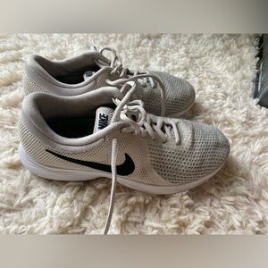 Nike Shoes Size 7.5